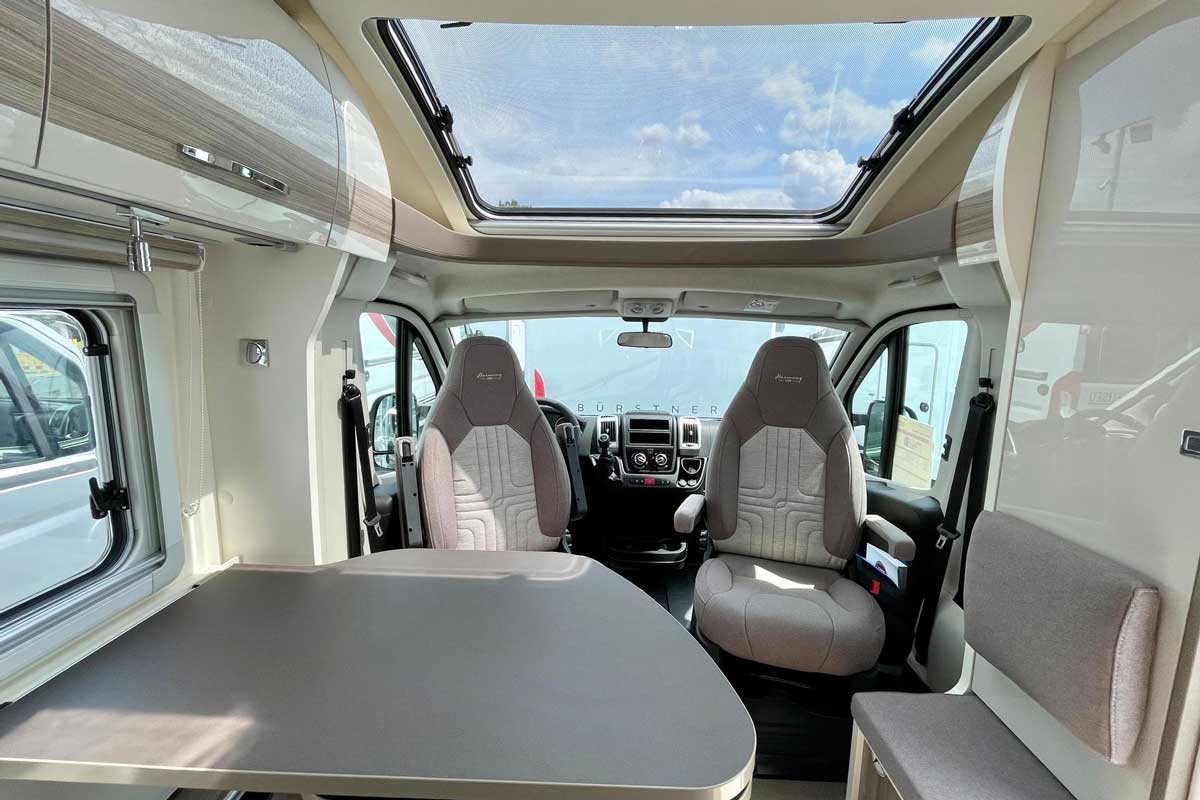 Travel Van T 590 G interior